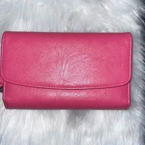 🔥HP💕NWOT Pink Multifunctional Wallet 💕✨